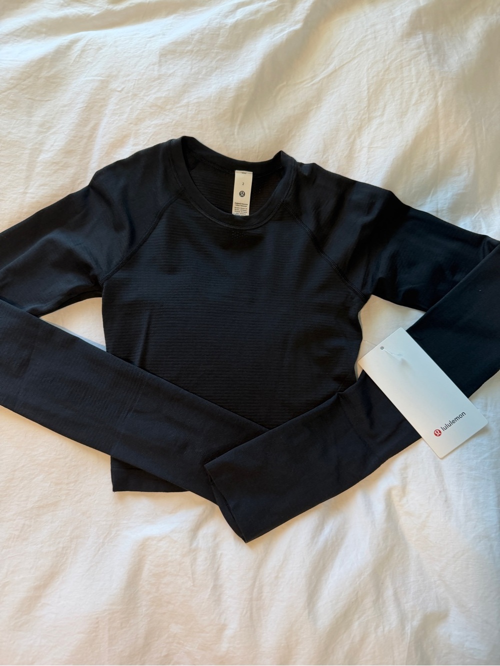 NWT Lululemon Black Long-Sleeve Seamless Cropped Swiftly